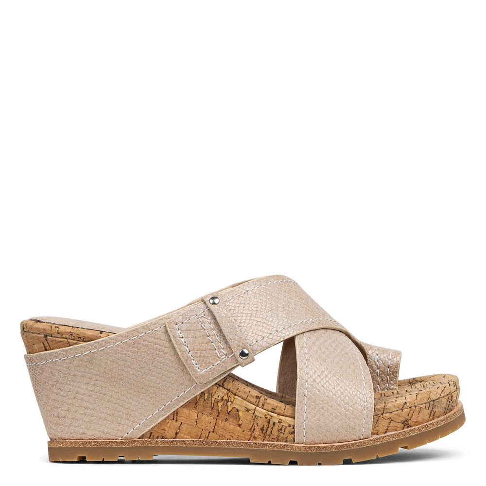 IRINI Foam - Donald Pliner Casual