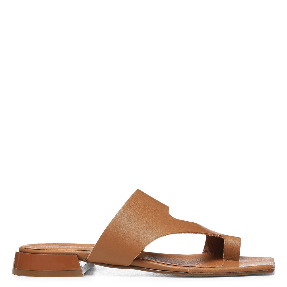 QUIN Saddle - Donald Pliner Casual