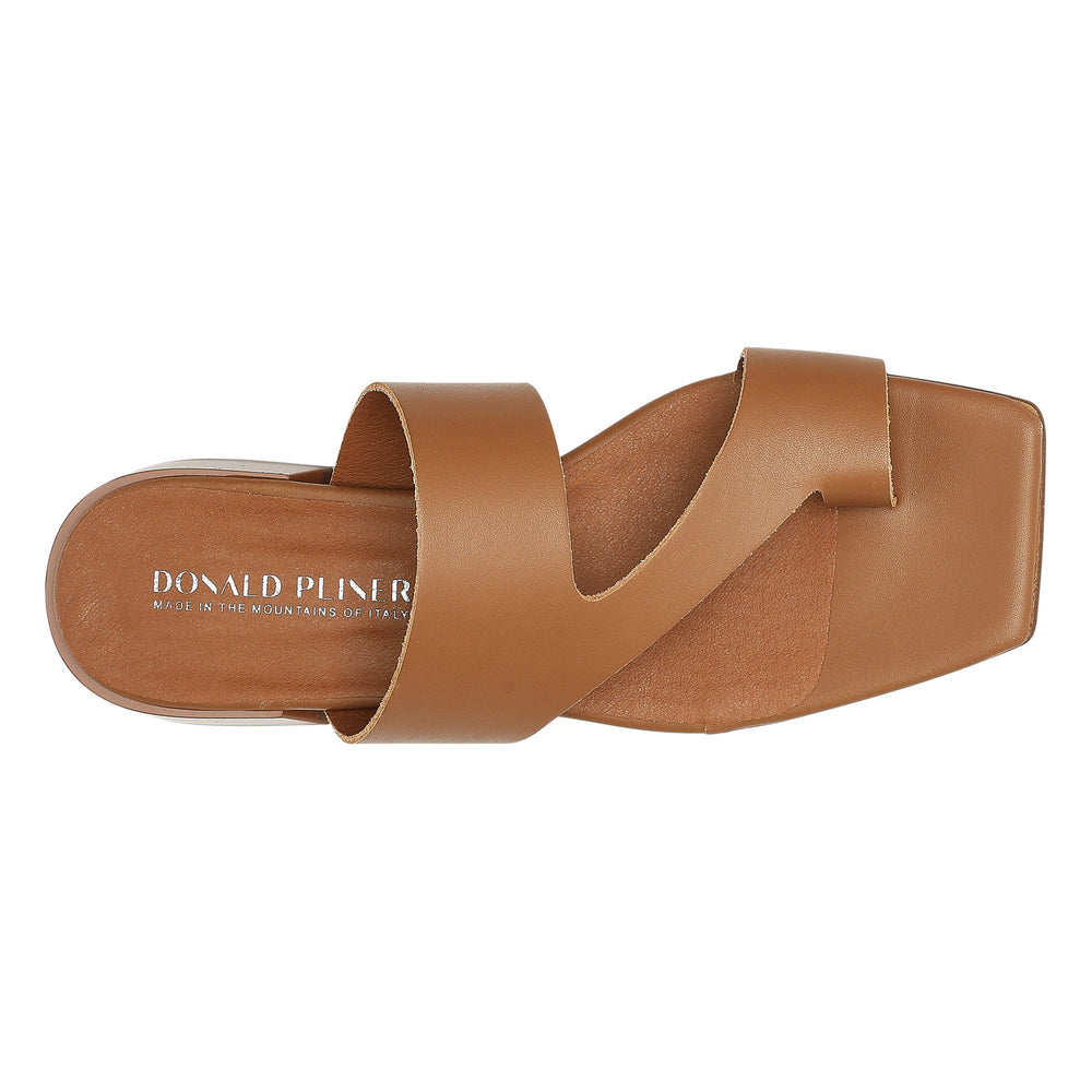 QUIN Saddle - Donald Pliner Casual