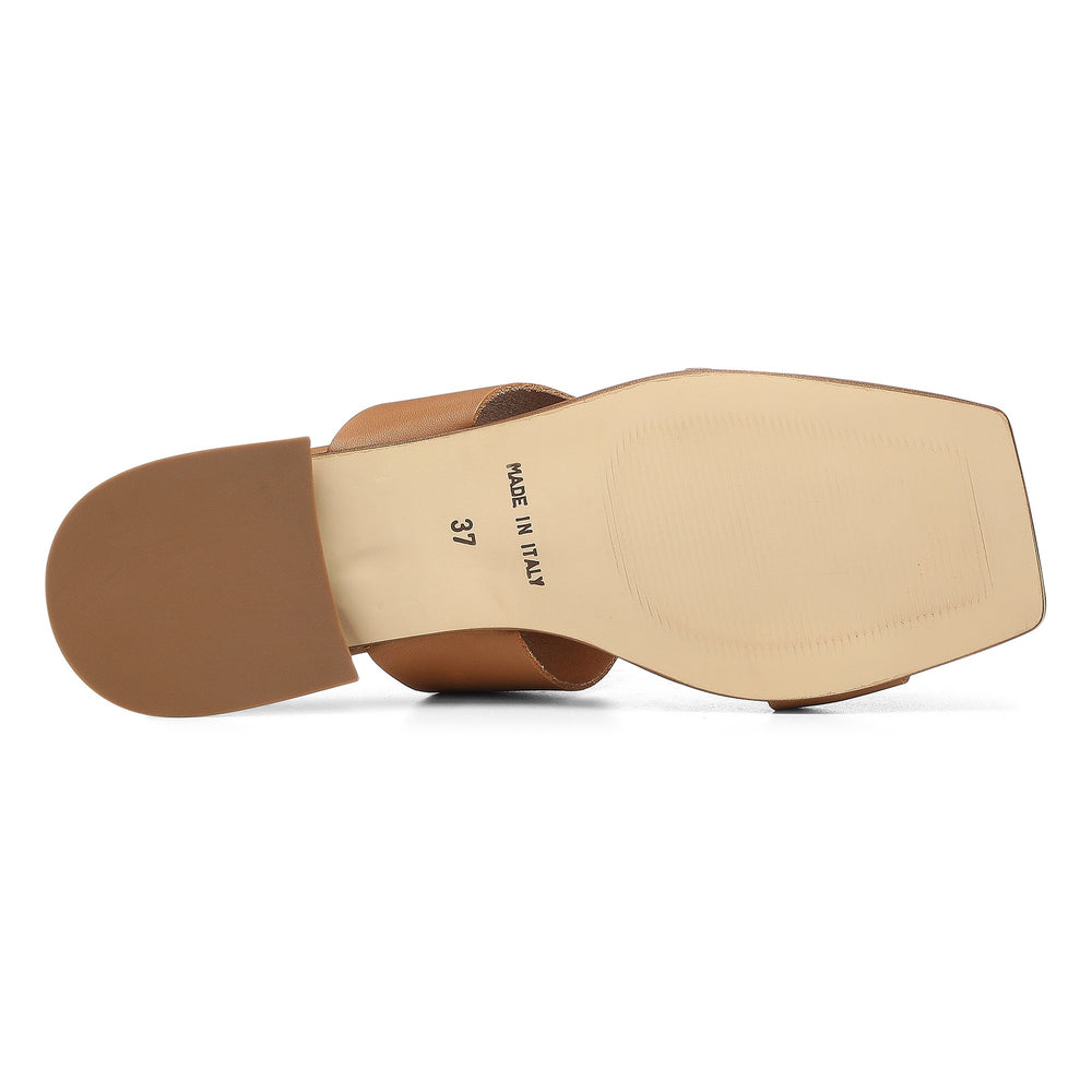 QUIN Saddle - Donald Pliner Casual